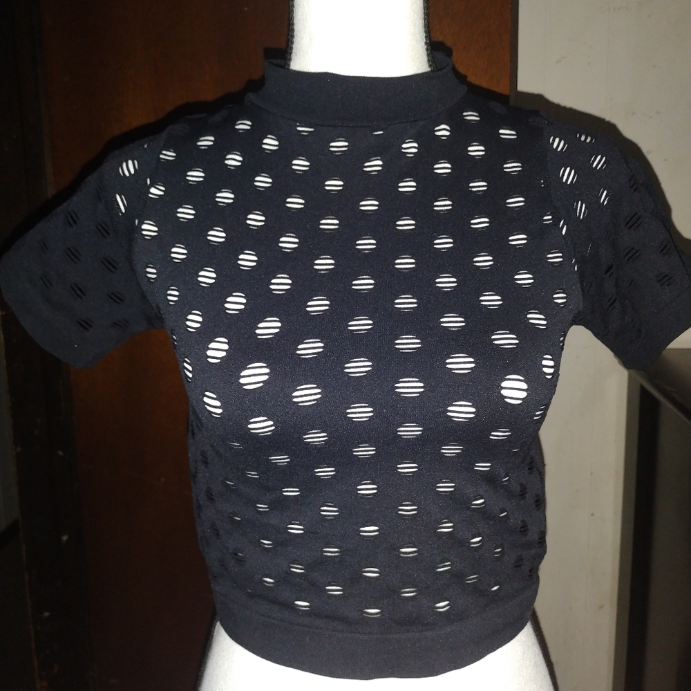 BLACK HOLLOW OUT TOP🖤 - Picture 4 of 5